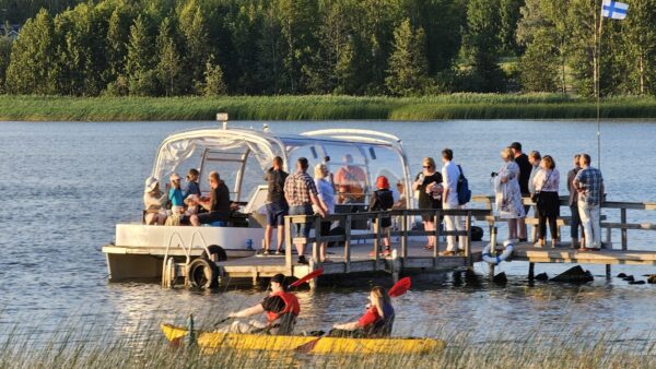 TAITEIDENYÖRISTEILYT 7.8.26 LÄHDÖT TASALTA M/S VENNY